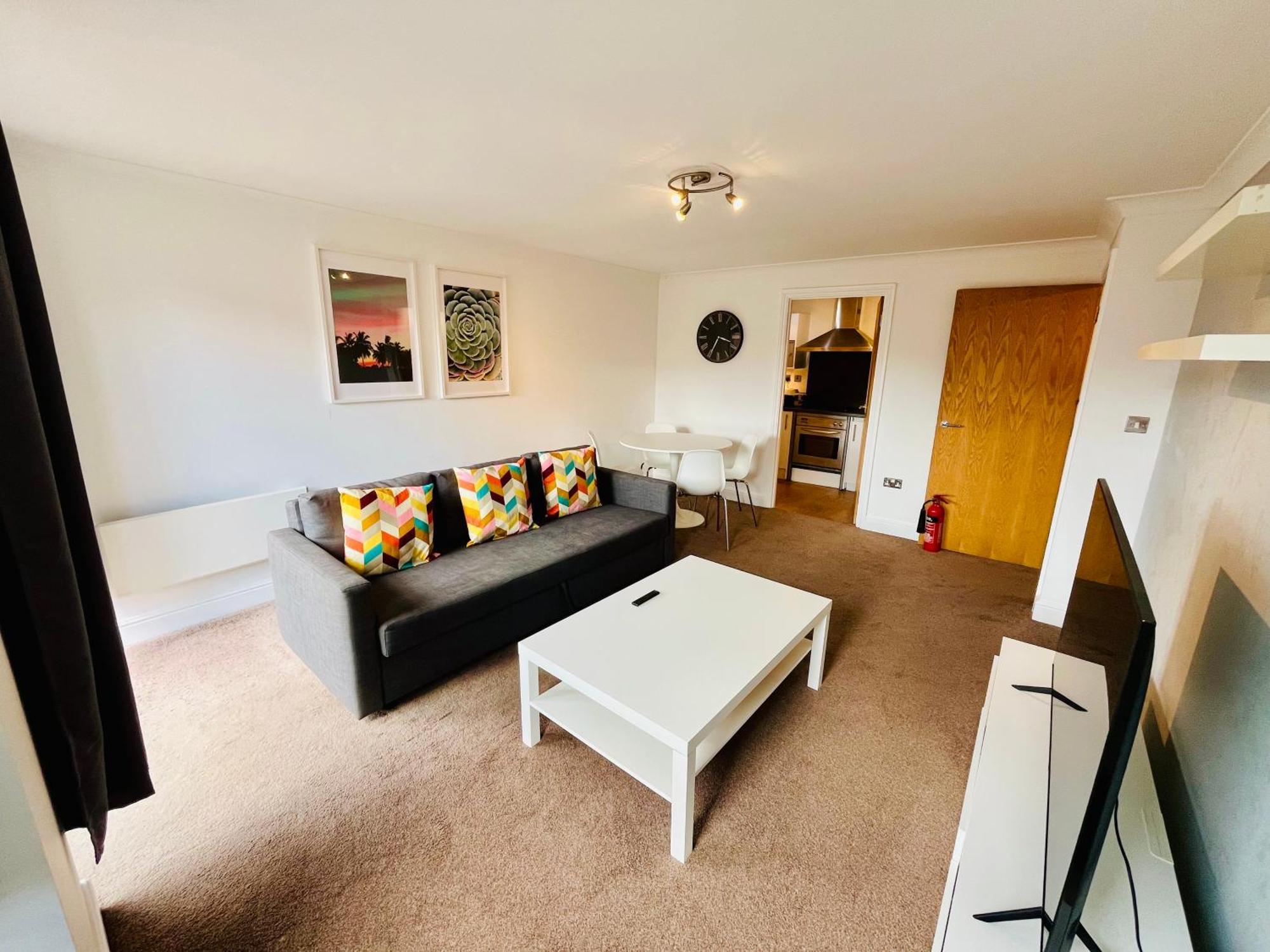 Exquisite City Centre Apartment - Recently Refurbed - 2 Bed 2 Bath - Free Parking - Netflix Amazon Disney Birmingham Exterior photo