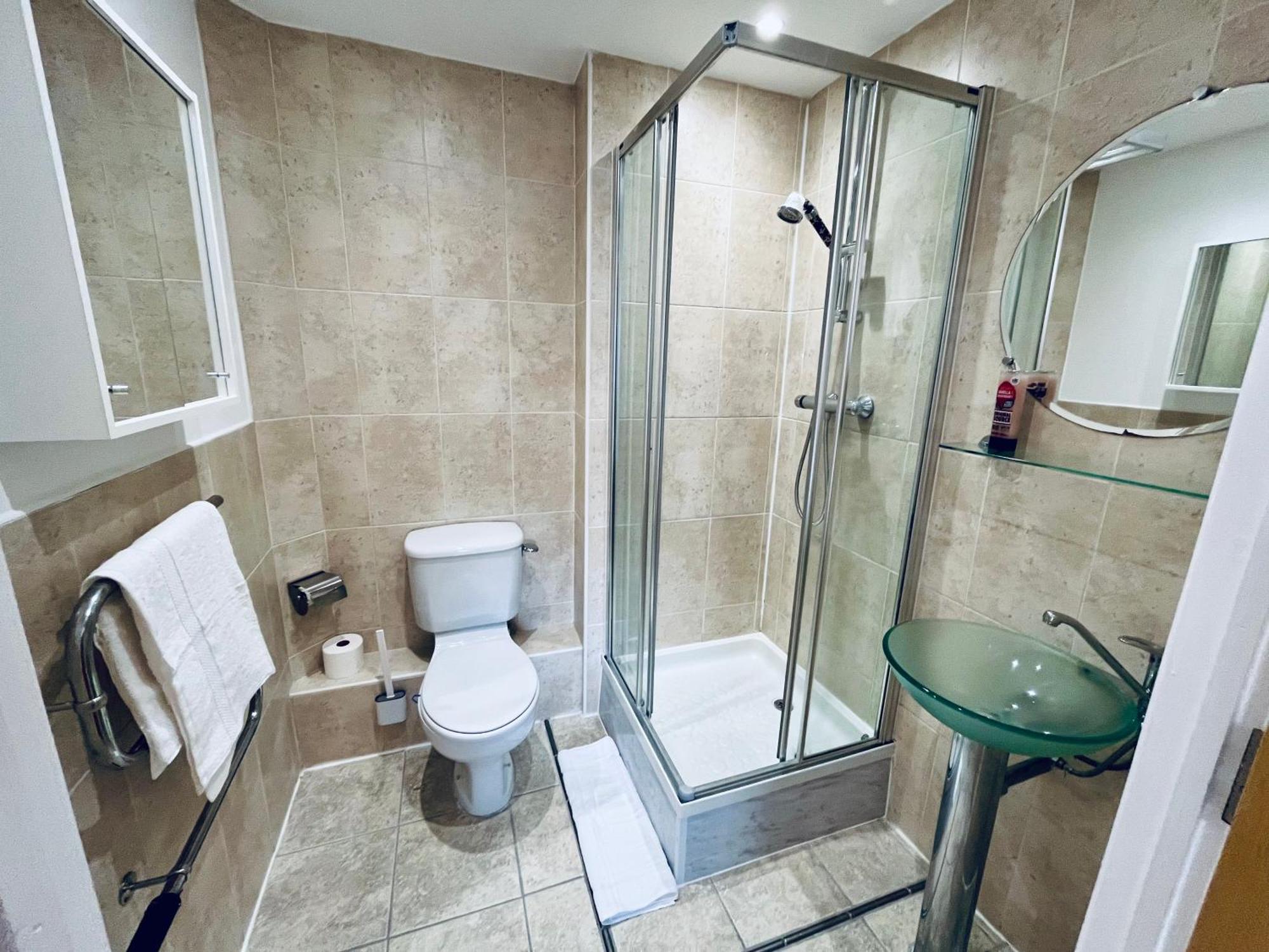 Exquisite City Centre Apartment - Recently Refurbed - 2 Bed 2 Bath - Free Parking - Netflix Amazon Disney Birmingham Exterior photo